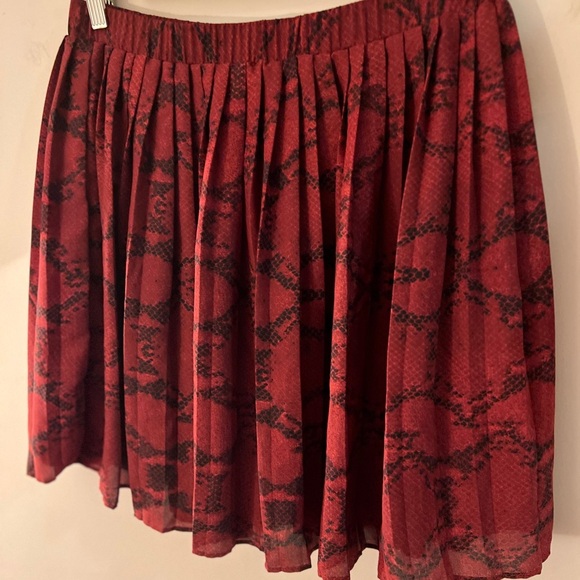 Banana Republic (Outlet) Red Snake Print Skirt S - Picture 2 of 7
